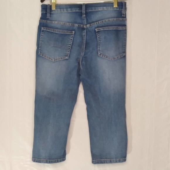 VENUS stretch destroyed stretch crop capri jeans. - Picture 7 of 9